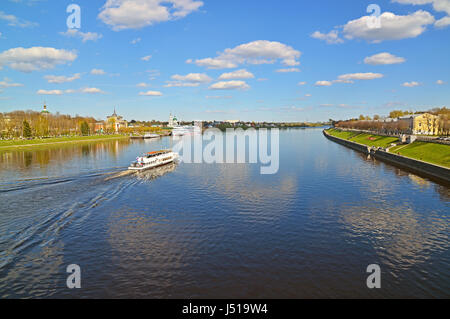 Twer, Russland - kann 07.2017 Schifffahrt auf der Wolga Stockfoto