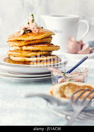 Pfannkuchen mit pieplant Stockfoto