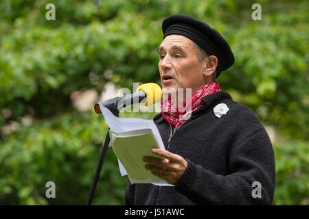 Schauspieler Mark Rylance spricht bei der jährlichen Kriegsdienstverweiger Tag Zeremonie am Tavistock Square, London. Stockfoto