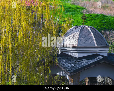 Schöne alte antike Pavillon im park Stockfoto