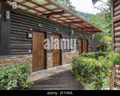 Taiping-Berg, Taiwan - 15. Oktober 2016: Private Thermalquelle im Hot Spring Resort in Taiping Berg Hütte. Renze Thermalquelle Kabine Stockfoto