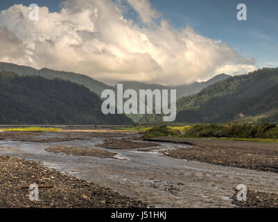 Taiping-Berg, Taiwan - 15. Oktober 2016: Ansicht der Lanyang Fluss und die Berge im Taipingshan National Forest Recreation Area in Taiwan Stockfoto