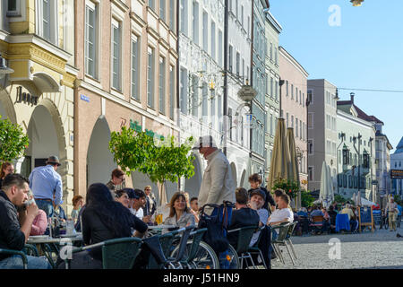 wichtigsten Platz Max-Josefs-Platz, Restaurant, Rosenheim, Oberbayern, Oberbayern, Bayern, Bayern, Deutschland Stockfoto