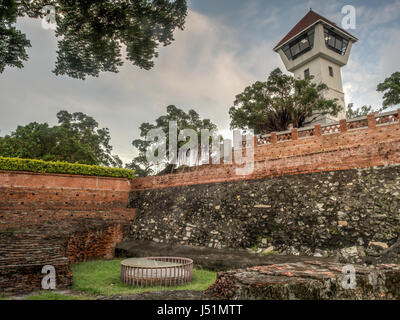 Tainan, Taiwan - 10. Oktober 2016: Die alte Stadtmauer und Turm von Anping Fort in Tainan Stockfoto