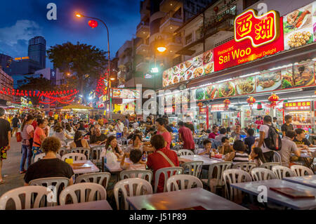 Jalan Alor oder Eat Street ist eine wichtige touristische Attraktion in Kuala Lumpur, Malaysia. Stockfoto