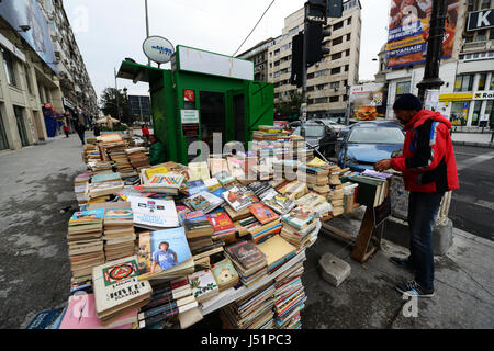 Buch-Stall im Bukarester Stadtzentrum verwendet. Stockfoto