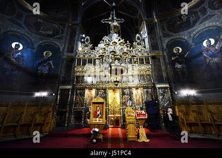 Im Inneren der Kirche Sfântul Anton in der Altstadt von Bukarest. Stockfoto