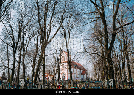 Minsk, Weißrussland. Kirche der Kreuzerhöhung Heilig-Kreuz - Kirche in Minsk, befindet sich im Kalvaryja, also auch bekannt als "Calvary Church". Calv Stockfoto