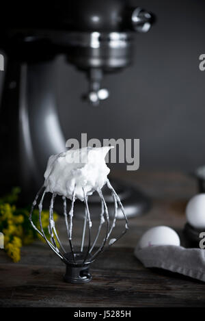 Geschlagene Eiweiß Stockfoto