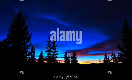 Blau Sonnenaufgang vom Berg des Heiligen Kreuzes Stockfoto