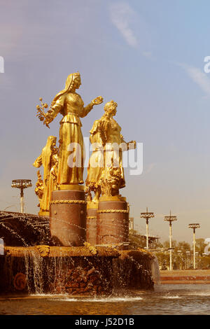 Foto-Fragment der Freundschaft der Völker-Brunnen in Moskau sonnigen Nachmittag Stockfoto