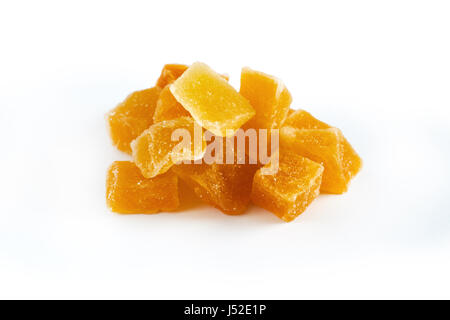 Getrockneten und kandierten Mango isoliert auf weißem Hintergrund Stockfoto