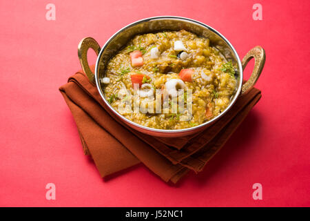 East Bharta in Hindi oder Vangyacha Bharit in Marathi oder Auberginen Braten oder Curry, Lieblings Maharashtrian Menü, selektiven Fokus Stockfoto