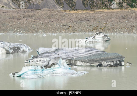 Nahaufnahme des Eisbergs auf dem Terminal-Gletschersee Tasman auf der Südinsel Neuseelands. Stockfoto