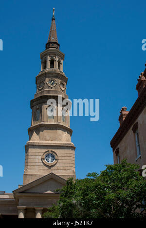 Charleston, South Carolina. St. Philippus Kirche, nationaler historischer Grenzstein, ca. 1670. Clock Tower-Detail. Stockfoto