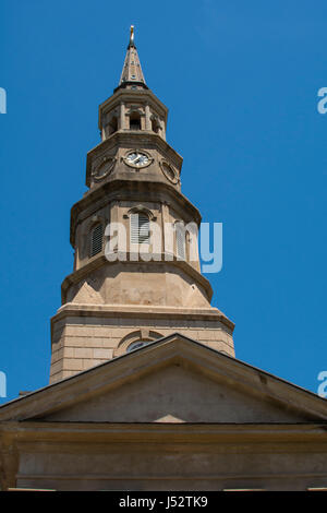 Charleston, South Carolina. St. Philippus Kirche, nationaler historischer Grenzstein, ca. 1670. Clock Tower-Detail. Stockfoto