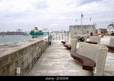 Alte Befestigungsanlagen in Portsmouth Portsmouth Harbour Hampshire UK Stockfoto