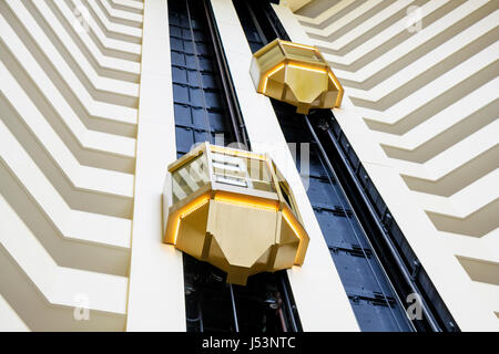Little Rock Arkansas, The Peabody Little Rock, Hotel, Atrium, Glasaufzug, Innenböden, Reihen, Design, oben, unten, Balkone, AR080531009 Stockfoto