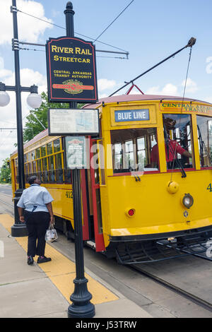 Arkansas North Little Rock, North Maple Street, River Water Rail Electric Streetcar, Black Blacks African Africans ethnische Minderheit, Erwachsene Erwachsene Frau wom Stockfoto