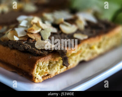 Leberpastete auf eine belgische Waffel Stockfoto