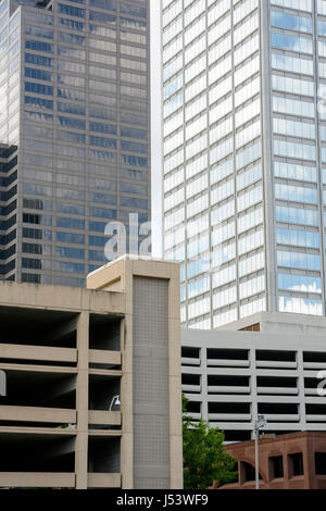 Little Rock Arkansas, Bürogebäude, Skyline der Stadt, Parkgaragen, Hochhaus Wolkenkratzer Gebäude modern, Symmetrie, Rechtecke, Glas Stockfoto