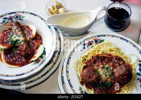 Eureka Springs Arkansas, Ozark Mountains, Ermilio's Italianische Hausmannskost, Restaurant Restaurants Essen Essen Essen Essen Cafe Cafes, Essen, Essen, Spaghetti, Ravioli, Pas Stockfoto