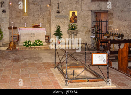 St. Galgano Schwert eingebettet in Stein in Montesiepis Hermitage - San Galgano, Toskana, Italien Stockfoto