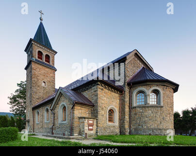 Schöne katholische Kirche in Osteuropa - Dorf Babin - Orava - Slowakei Stockfoto