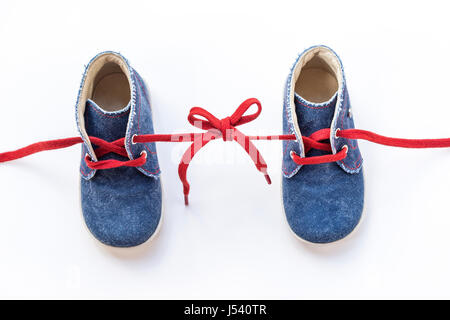 Babyschuhe miteinander verbunden Stockfoto