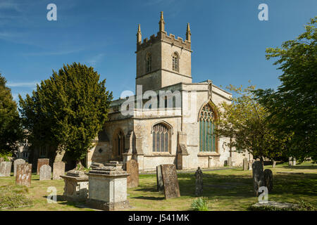 Frühling-Nachmittag in der St. Edward Church in Stow-on-the-Wold, die Cotswolds, Gloucestershire. Stockfoto