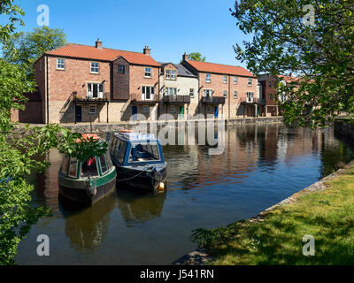 Narrowboats auf den Canal Basin in Ripon North Yorkshire England Stockfoto