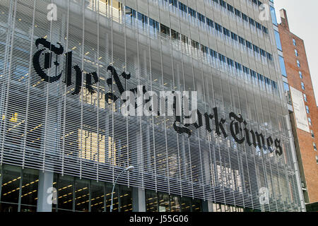 New York, 8. Mai 2017: Das Logo auf einer Außenwand von The New York Times Zeitung Hauptquartier in Manhattan. Stockfoto