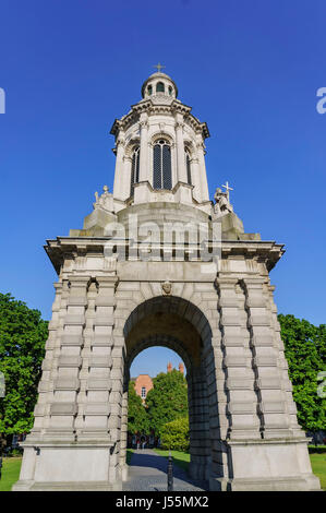 Wahrzeichen - der Campanile des Trinity College in Dublin, Irland Stockfoto