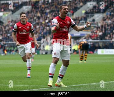 LUKAS PODOLSKI feiert MAKI HULL CITY V ARSENAL KC STADIUM HULL ENGLAND 20. April 2014 Stockfoto