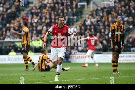 LUKAS PODOLSKI feiert MAKI HULL CITY V ARSENAL KC STADIUM HULL ENGLAND 20. April 2014 Stockfoto