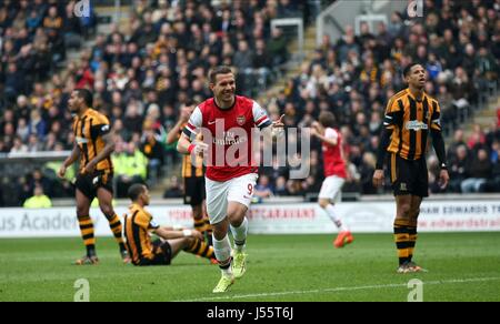 LUKAS PODOLSKI feiert MAKI HULL CITY V ARSENAL KC STADIUM HULL ENGLAND 20. April 2014 Stockfoto