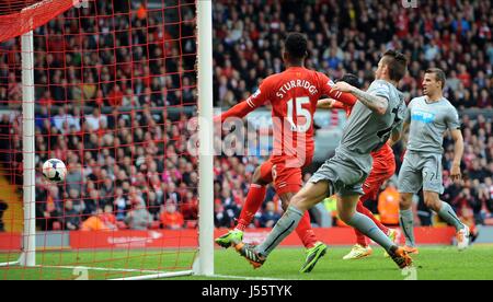 DANIEL STURRIDGE Partituren LIVERPOOL FC V NEWCASTLE LIVERPOOL FC V NEWCASTLE UTD Anfield Road LIVERPOOL ENGLAND 11. Mai 2014 Stockfoto