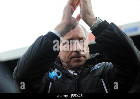 ALAN PARDEW NEWCASTLE UNITED MANAGER ST JAMES PARK NEWCASTLE ENGLAND 1. Februar 2014 Stockfoto