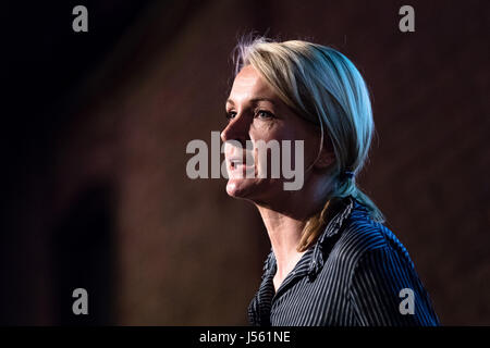 London, UK. 15. Mai 2017. Sophie Walker, Leiter der Frauen "Equality Party spricht auf die Progressive Allianz starten in London heute Abend. Der Progressive Alliance ist eine Kreuz Partei-Gruppe, die Kampagne gegen die Tories und Förderung der taktischen Wählens bei den allgemeinen Wahlen. Bildnachweis: Vickie Flores/Alamy Live-Nachrichten Stockfoto