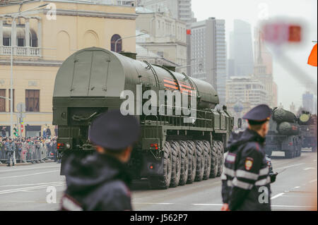 Moskau, Russland - 9. Mai 2017: Die Parade gewidmet, Tag des Sieges im großen Vaterländischen Krieg (Zweiter Weltkrieg), Anzeige von militärischer Ausrüstung auf Moskauer Straße Stockfoto