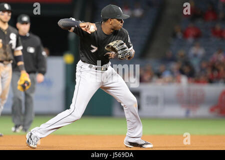 Los Angeles, USA. 16. Mai 2017. Chicago White Sox Shortstop Tim Anderson #7 werfen ein Läufer am Anfang des Spiels zwischen den Chicago White Sox und die Los Angeles Angels of Anaheim, Angel Stadium in Anaheim, CA, Credit: Cal Sport Media/Alamy Live News Stockfoto
