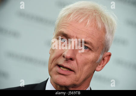 Wolfsburg, Deutschland. 14. März 2017. Archiv - Matthias Mueller, Vorstandsvorsitzender der Volkswagen AG, auf der Jahrespressekonferenz des deutschen Automobilherstellers in Wolfsburg, Deutschland, 14. März 2017. Foto: Rainer Jensen/Dpa/Alamy Live-Nachrichten Stockfoto