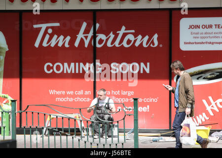 Argyle Street Glasgow 17. Mai 2017. Großbritanniens erste Tim Hortons Outlet nähert sich Fertigstellung im Glasgower Argyle Street vor einem Besuch von Tim Hortons Food Truck später in der Woche. Alan Oliver/Alamy Live-Nachrichten Stockfoto