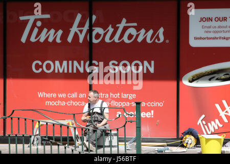 Argyle Street Glasgow 17. Mai 2017. Großbritanniens erste Tim Hortons Outlet nähert sich Fertigstellung im Glasgower Argyle Street vor einem Besuch von Tim Hortons Food Truck später in der Woche. Alan Oliver/Alamy Live-Nachrichten Stockfoto