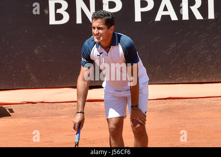 Rom, Italien. 17. Mai 2017. Nicolas Almagro aus Spanien verletzt während des Spiels zwischen Rafael Nadal aus Spanien während der Internazionali BNL d ' Italia 2017 - im Foro Italico am 17. Mai 2017 in Rom, Italien. (Foto: Marco Iorio) Bildnachweis: Marco Iorio/Alamy Live-Nachrichten Stockfoto