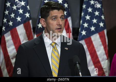 Washington, DIstrict Of Columbia, USA. 17. Mai 2017. Republikanische Führer PAUL RYAN während einer Pressekonferenz nach einer republikanische Caucus-Sitzung am 17. Mai 2017. RYAN sprach über republikanische Bemühungen Steuerreform vorantreiben und beantwortete Fragen von Reportern auf dem sich entfaltenden Skandal um Präsident TRUMP und Russland erklärt: "Wir brauchen alle Fakten. Bildnachweis: Alex Edelman/ZUMA Draht/Alamy Live-Nachrichten Stockfoto