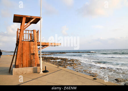 Leben Wachstation am Strand von Paphos, Zypern Stockfoto