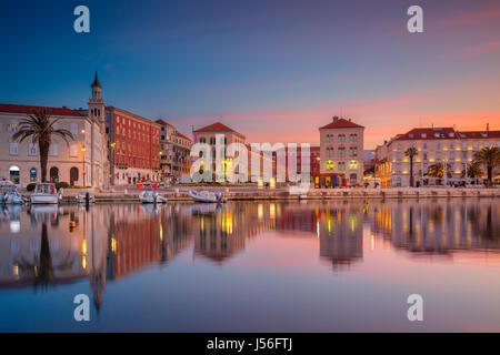 Split. Schöne romantische Altstadt von Split im wunderschönen Sonnenaufgang. Kroatien, Europa. Stockfoto