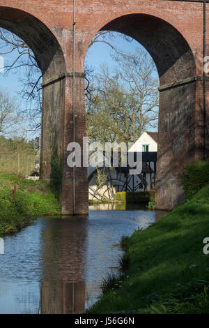 Daniels-Mühle ist eine funktionierende Wassermühle verwendet zum Mahlen von Mehl, Bridgnorth, Shropshire. Die Mühle verfügt über das größte Wasserrad aus Gusseisen in England UK Stockfoto