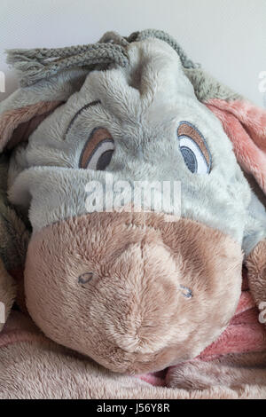 Kuscheliges Stofftier Eeyore - Charakter von Disney Winnie The Pooh Stockfoto